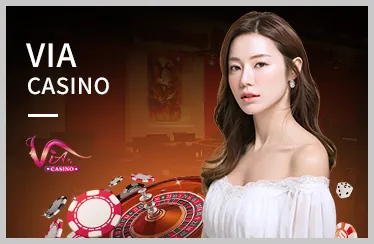 Hình ảnh casino trực tuyến với bàn chơi và dealer xinh đẹp